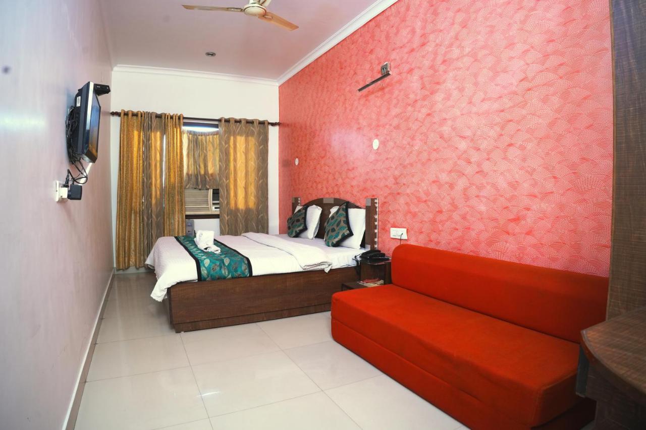 Hotel Holiday Comfort אמריצר מראה חיצוני תמונה