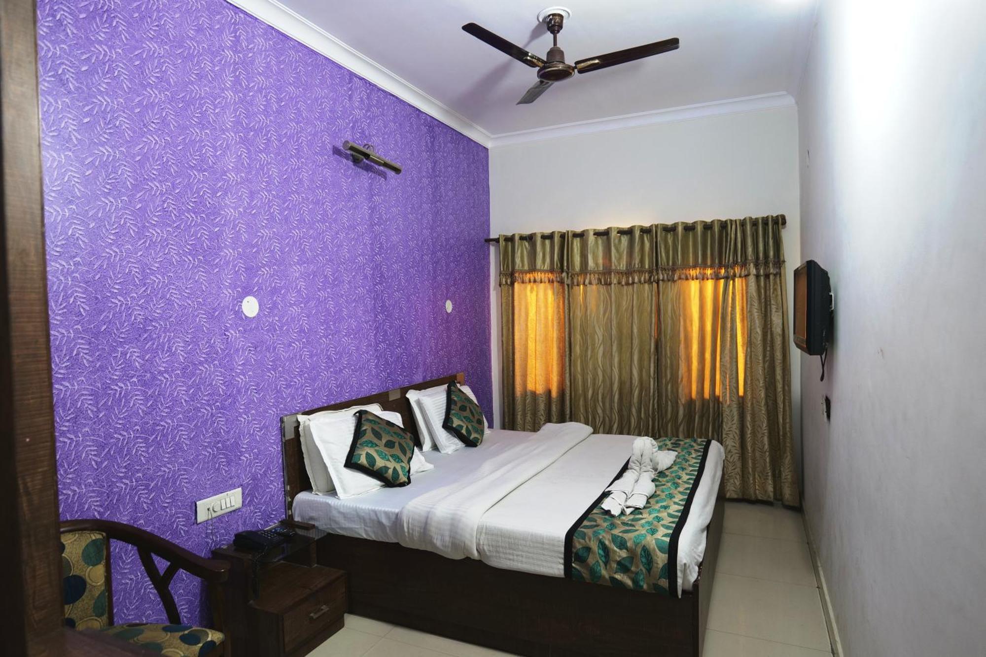 Hotel Holiday Comfort אמריצר מראה חיצוני תמונה