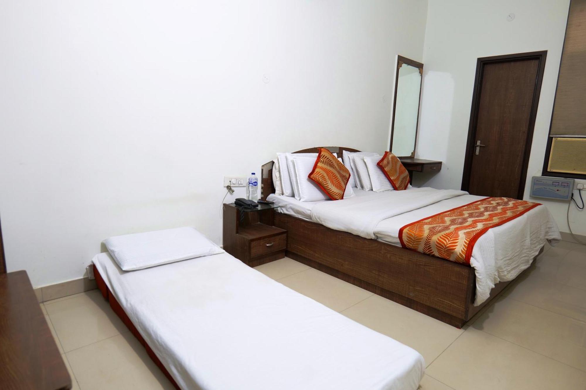 Hotel Holiday Comfort אמריצר מראה חיצוני תמונה