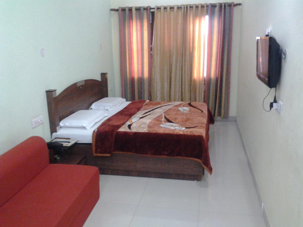 Hotel Holiday Comfort אמריצר מראה חיצוני תמונה