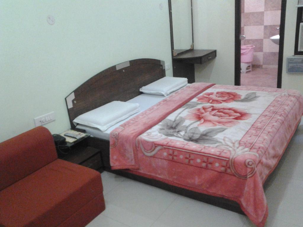 Hotel Holiday Comfort אמריצר מראה חיצוני תמונה