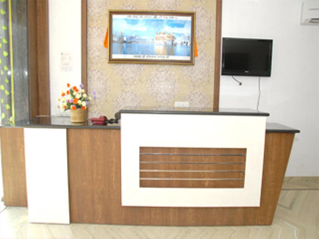 Hotel Holiday Comfort אמריצר מראה חיצוני תמונה